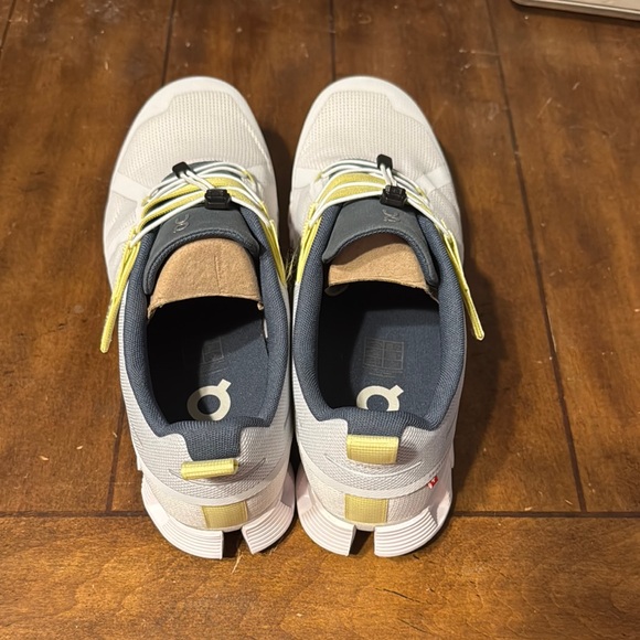 New in box On Running gray and Yellow Sneakers - Picture 4 of 8